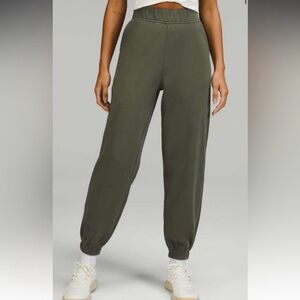 Lululemon Relaxed High-Rise Jogger Size 4
